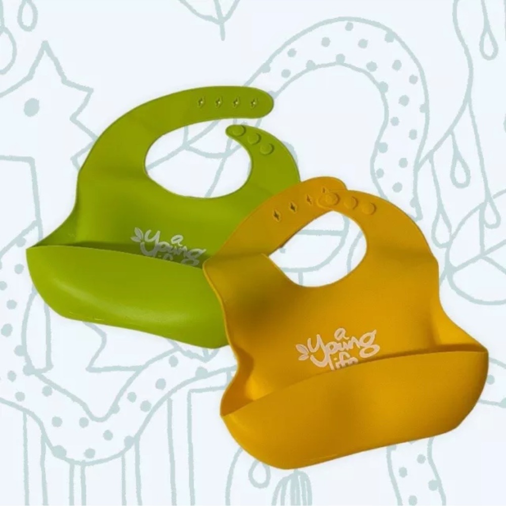 NIB Young Life set of two soft silicone  baby toddler bibs green yellow set